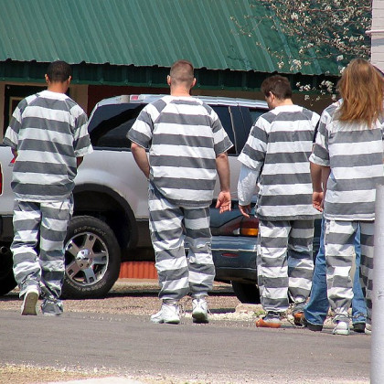 Izza rešetk, Klopca pod svobodnim soncem, Jean Nikolič & Rok Pibernik