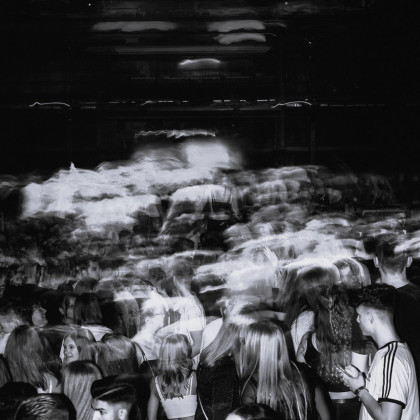 Ali greš kam danes zvečer?